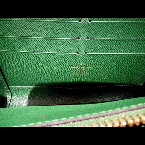 LOUIS VUITTON PALM TWIST MONOGRAM WALLET ON CHAIN - Picture 16 of 16